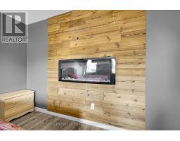 12 HAWTHORN COURT - 25