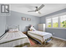 12 HAWTHORN COURT - 27