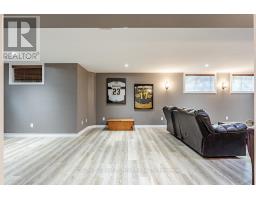 6 FIELDSTONE CRESCENT - 32
