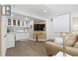28 WEIR CRESCENT - 28