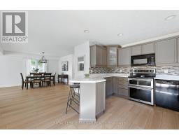 1812 BAYSWATER CRESCENT - 12