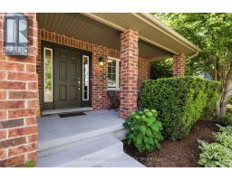 1812 BAYSWATER CRESCENT - 2