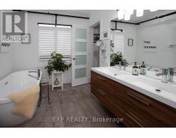 4 - 130 WINDSOR CRESCENT - 37