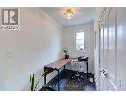 15 KEMP CRESCENT - 12