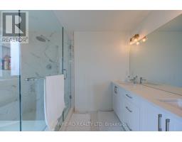 15 KEMP CRESCENT - 16