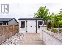 15 KEMP CRESCENT - 34
