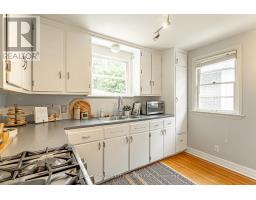 496 BAKER STREET - 11