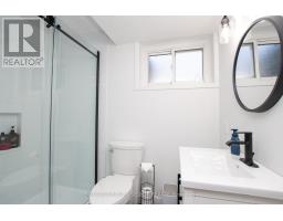 26 SURREY COURT - 23