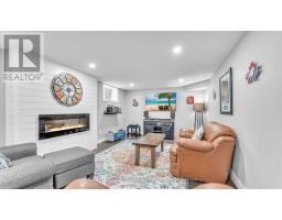 697 BARKER STREET - 25