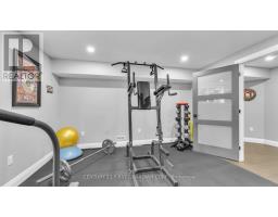 697 BARKER STREET - 31