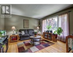 20 AMY CRESCENT - 7