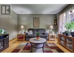 20 AMY CRESCENT - 8
