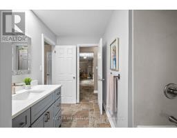 15 BAYLEY STREET - 32