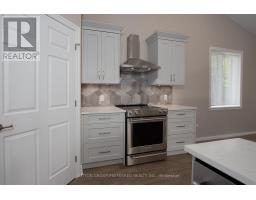 114 BARONS COURT - 11