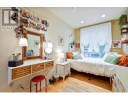 26 OAK STREET - 22