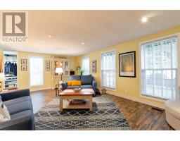 26 OAK STREET - 8