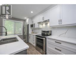 18 THUNDERBIRD CRESCENT - 17