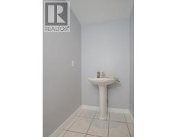 18 THUNDERBIRD CRESCENT - 43