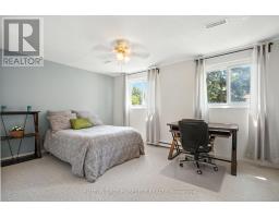 121 - 166 SOUTHDALE ROAD W - 15
