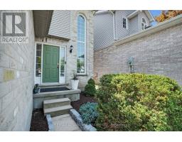 19 SOUTHCOTT COURT - 3