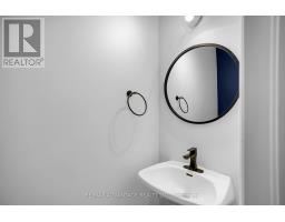 19 SOUTHCOTT COURT - 8