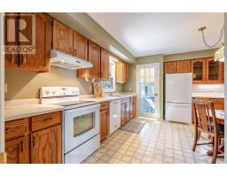 19 FARMINGTON DRIVE - 16