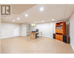 19 FARMINGTON DRIVE - 31