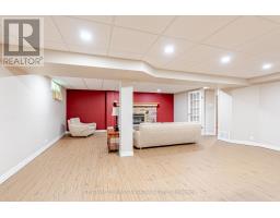 19 FARMINGTON DRIVE - 32