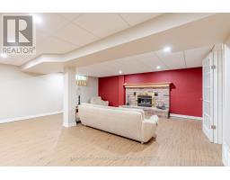 19 FARMINGTON DRIVE - 33