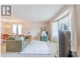 19 FARMINGTON DRIVE - 8