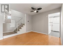 7 ROLLSCOURT GARDENS - 11