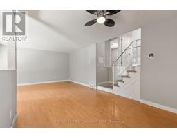 7 ROLLSCOURT GARDENS - 12
