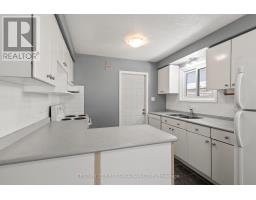 7 ROLLSCOURT GARDENS - 14