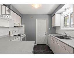 7 ROLLSCOURT GARDENS - 15