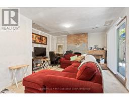 7 ROLLSCOURT GARDENS - 32