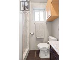 7 ROLLSCOURT GARDENS - 35