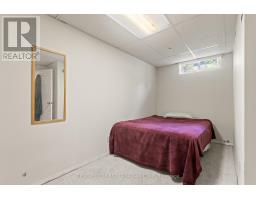 7 ROLLSCOURT GARDENS - 36