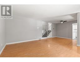 7 ROLLSCOURT GARDENS - 6