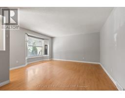 7 ROLLSCOURT GARDENS - 8