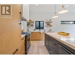 32 ALBERTA STREET - 9