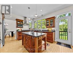 17 HURON STREET N - 10