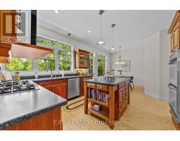 17 HURON STREET N - 12