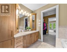 17 HURON STREET N - 24