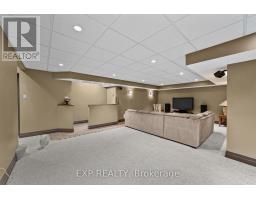 17 HURON STREET N - 35