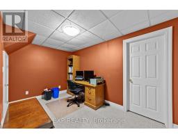 17 HURON STREET N - 38