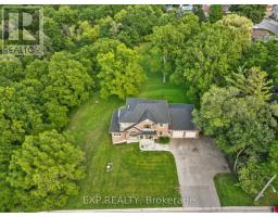 17 HURON STREET N - 47
