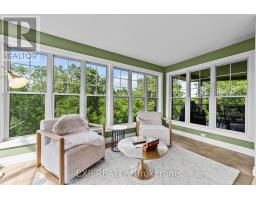 17 HURON STREET N - 9