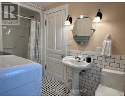 76 SARAH STREET - 24