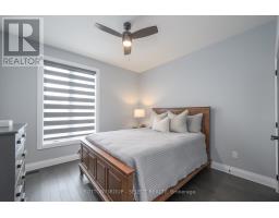 697 BARKER STREET - 32