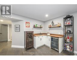 697 BARKER STREET - 35
